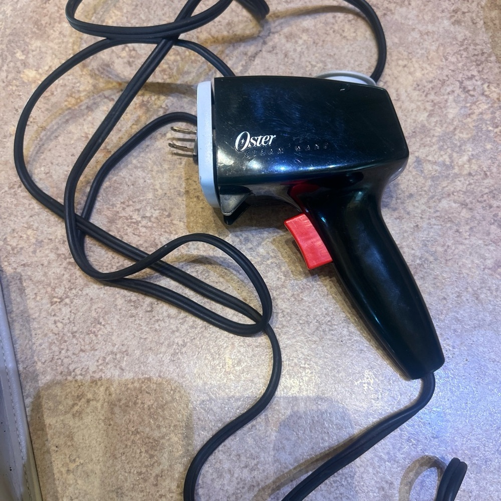 VTG Handheld Fabric Steamer — Black with Red Trigger-looks NEW-works great